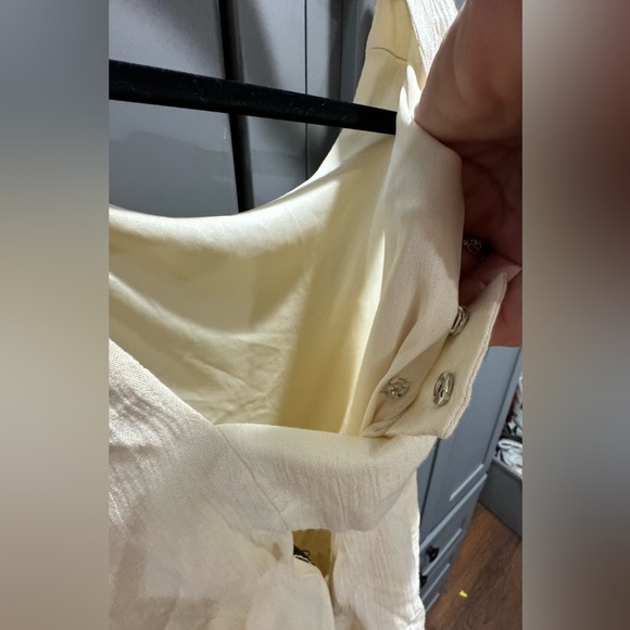 NWT cream shorts romper with tassels - cute back - Picture 5 of 10